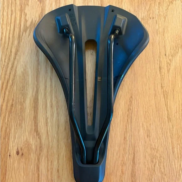 Liv Grit SL bike seat, just removed from brand new mountain bike - Picture 3 of 6